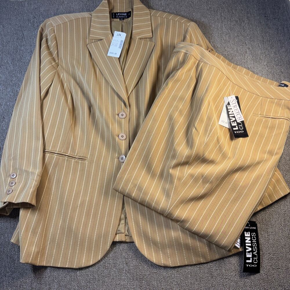 Larry Levine Women’s Pant Suit Stretch 2 Pieces 22W Tan 3 Button NWT